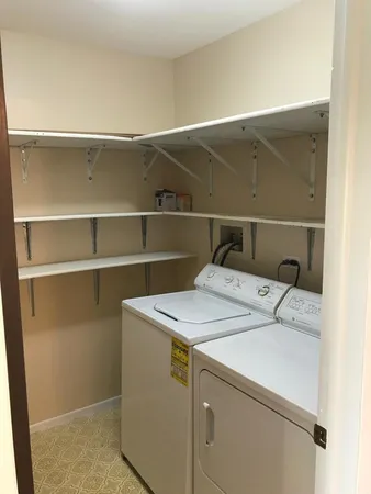 $2,000 | 232 Driftwood Lane, Unit C1, Schaumburg, IL 60193