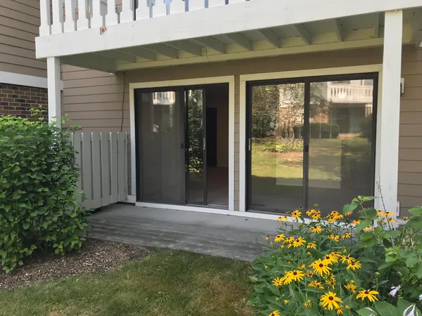 $2,000 | 232 Driftwood Lane, Unit C1, Schaumburg, IL 60193