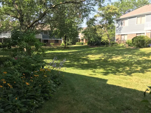 $2,000 | 232 Driftwood Lane, Unit C1, Schaumburg, IL 60193