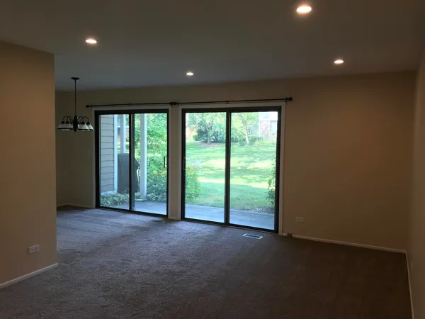 $2,000 | 232 Driftwood Lane, Unit C1, Schaumburg, IL 60193