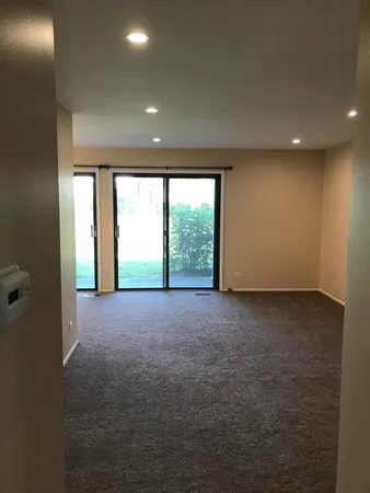 $2,000 | 232 Driftwood Lane, Unit C1, Schaumburg, IL 60193