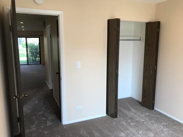 $2,000 | 232 Driftwood Lane, Unit C1, Schaumburg, IL 60193