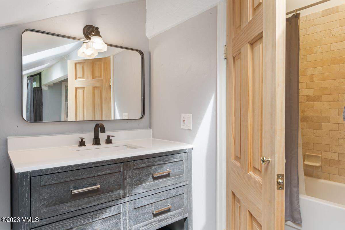 2958 South Frontage Road West, Unit A4 Vail, CO 81657 - Photo 21 of 29 photo_online_023