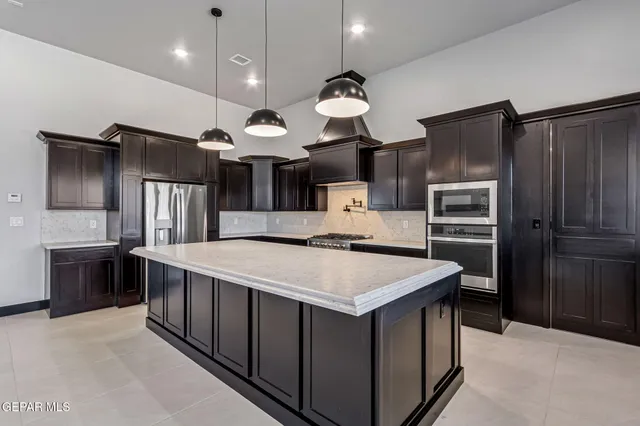 a view of a walk in closet