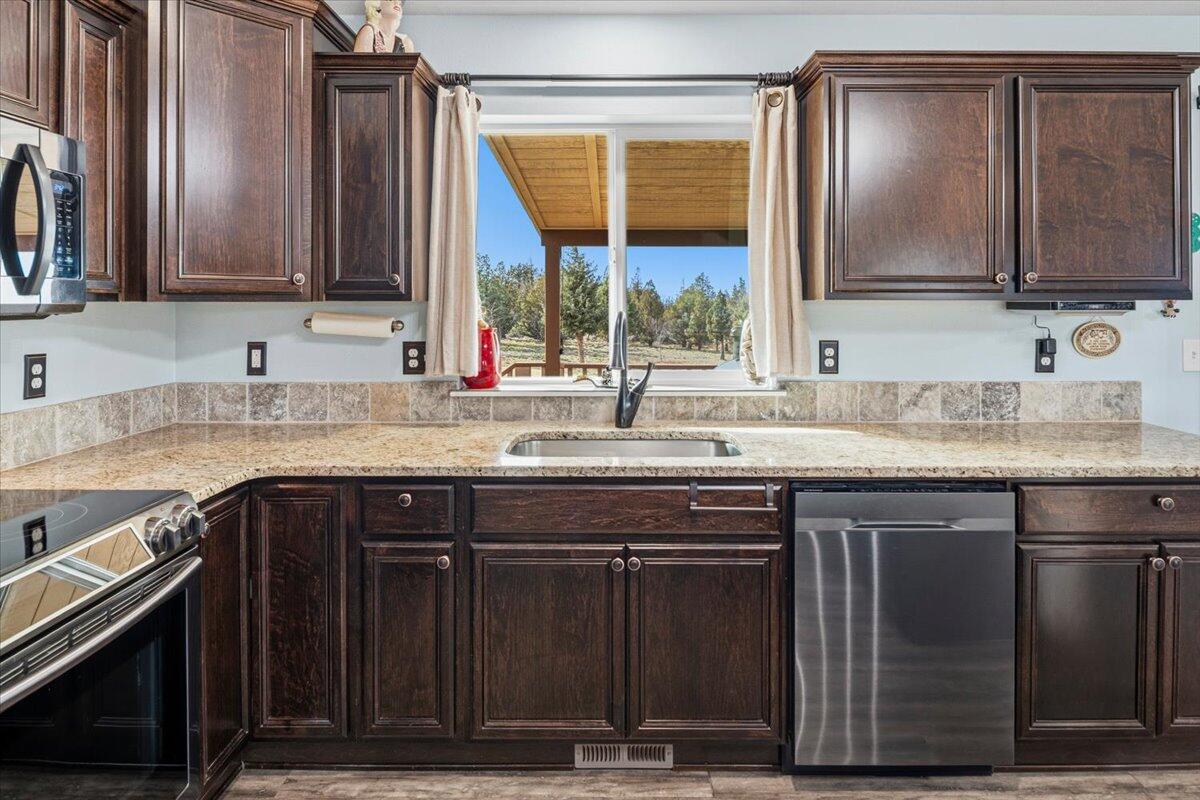 9588 Southwest Copper Road Powell Butte, OR 97753 - Photo 29 of 49