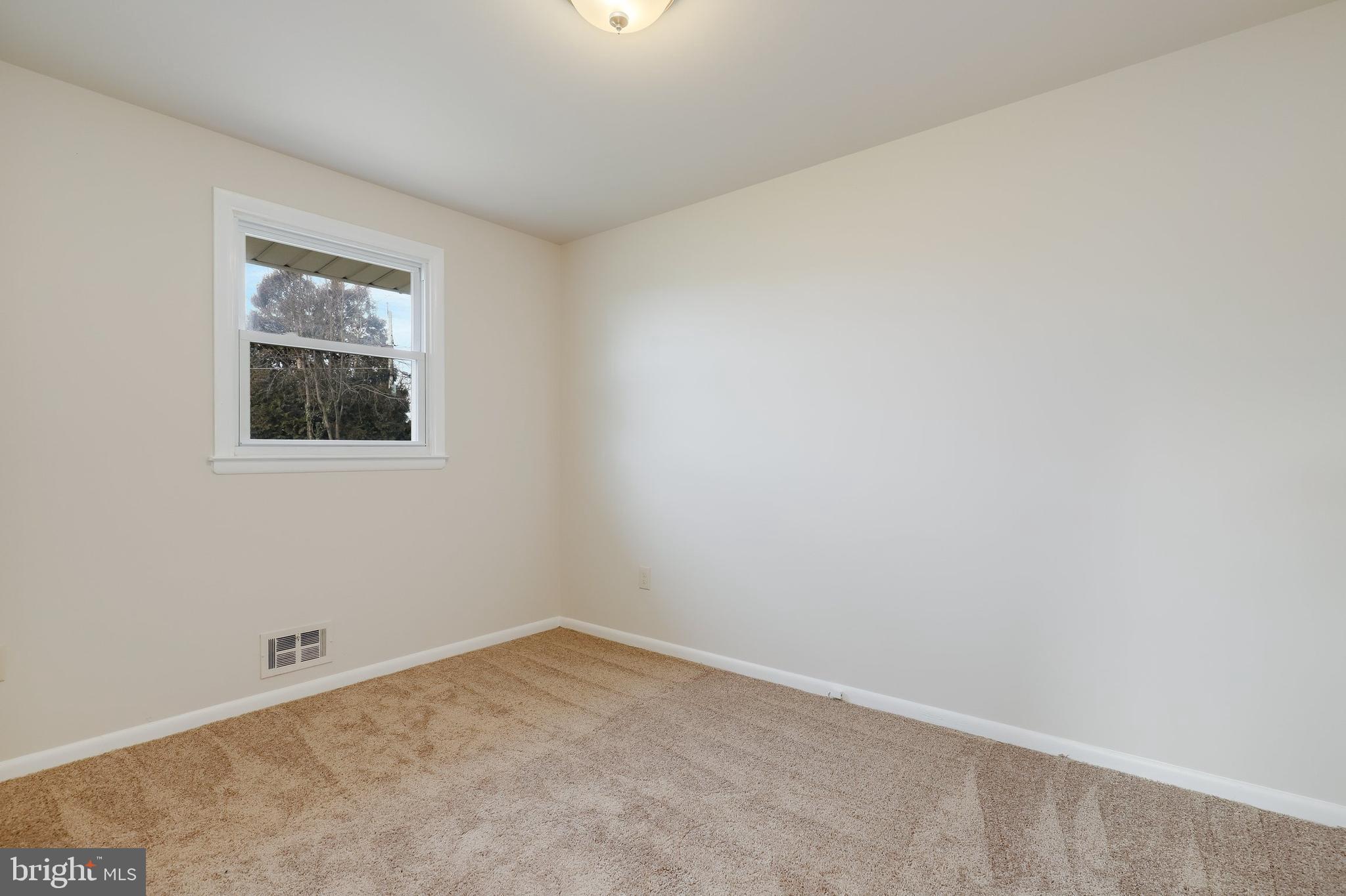 6807 Richardson Road Baltimore, MD 21207 - Photo 13 of 29