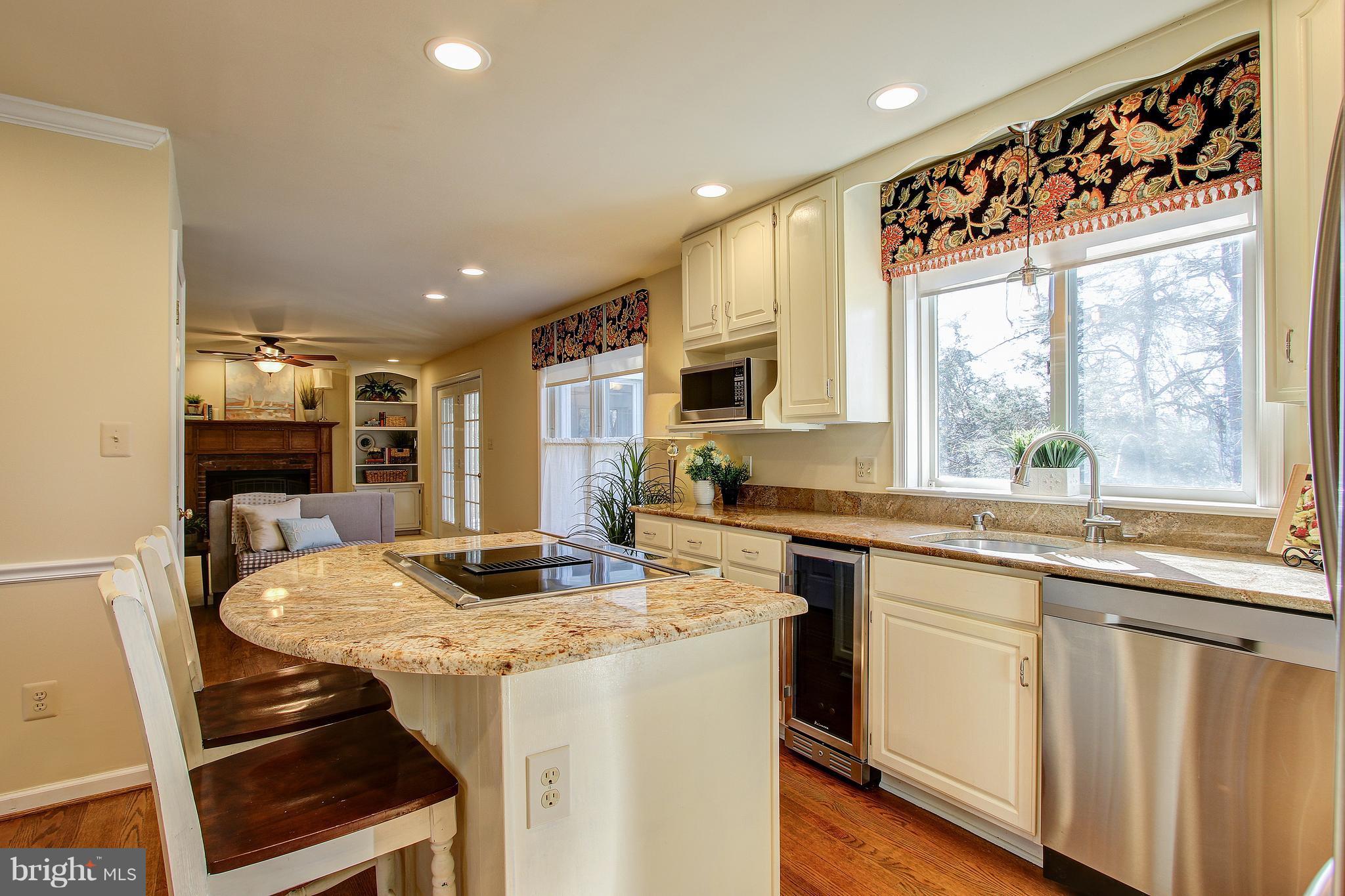 39189 Aldie Road Aldie, VA 20105 - Photo 7 of 30 Kitchen opens to Family Room too!