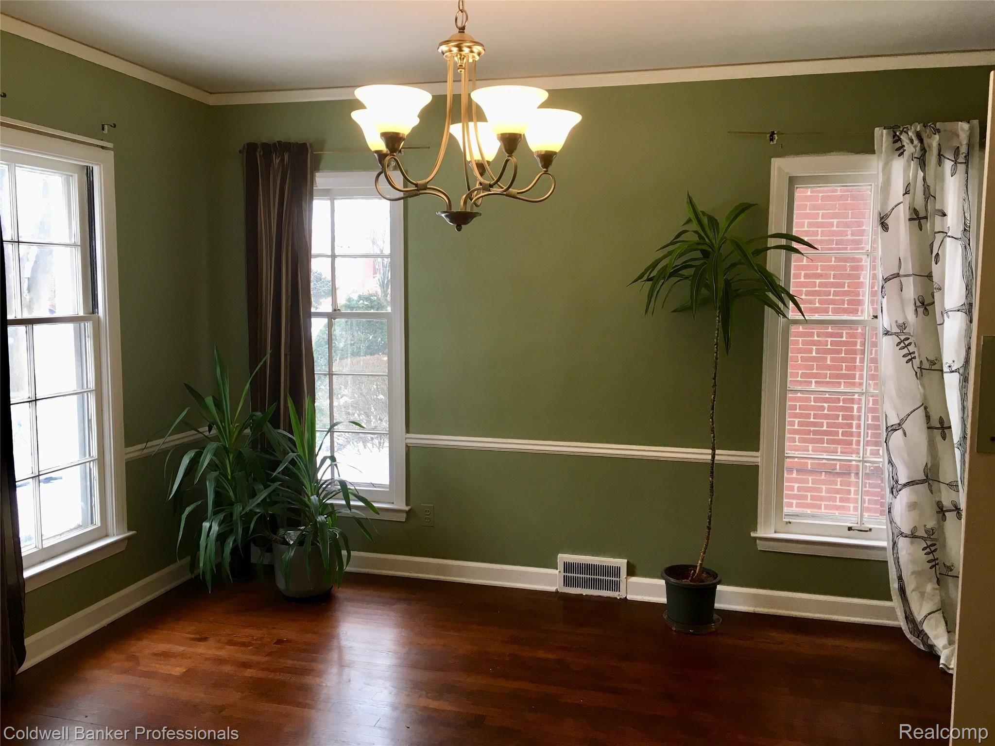 20145 Renfrew Road Detroit, MI 48221 - Photo 8 of 27 dining room3.jpg