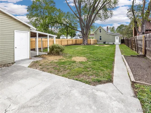 $186,000 | 1103 7th Street, Highland, IL 62249