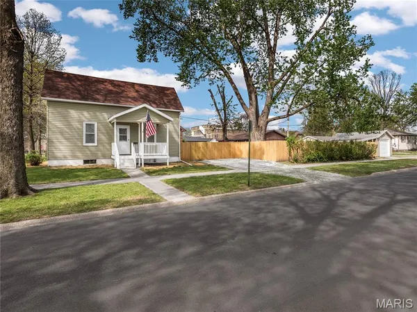 $186,000 | 1103 7th Street, Highland, IL 62249