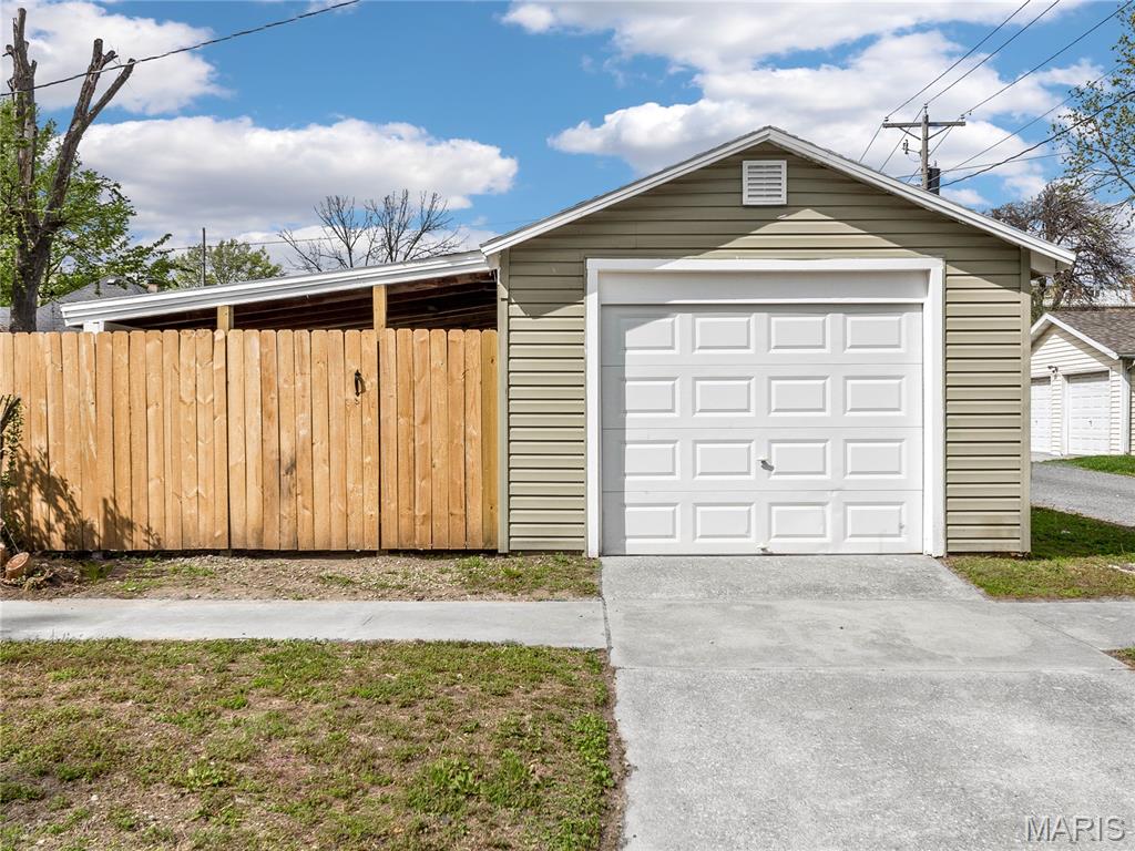 1103 7th Street Highland, IL 62249 - Photo 3 of 20