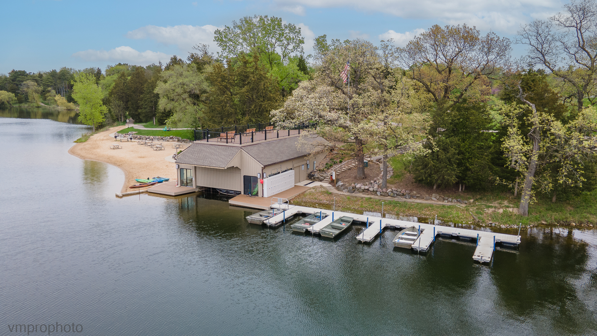 884 Shoreline Road, Unit 884 Lake Barrington, IL 60010 - Photo 18 of 22 Gallery Image 18