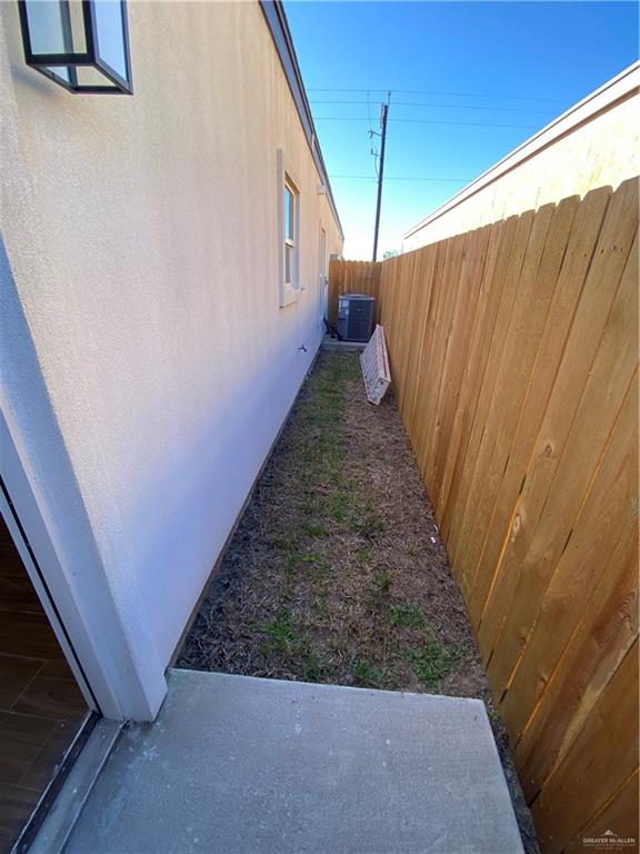 705 Sparrow Road Weslaco, TX 78596 - Photo 4 of 9