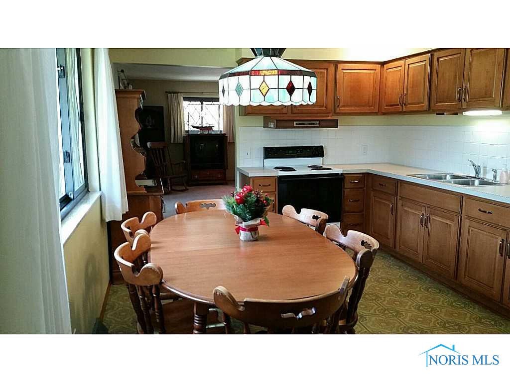 211 North River Road Waterville, OH 43566 - Photo 1 of 5 Eat In Kitchen.