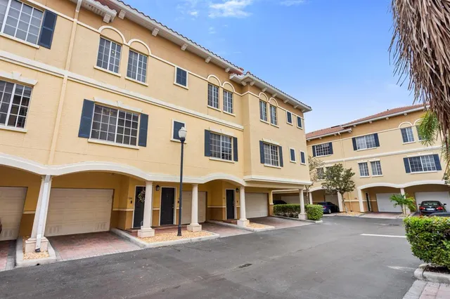 $415,000 | 5246 Hampton Beach Place, Tampa, FL 33609