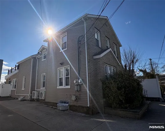 $1,850 | 282 Harding Avenue, Unit 2, Teaneck, NJ 07666