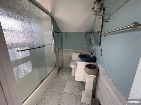 $1,850 | 282 Harding Avenue, Unit 2, Teaneck, NJ 07666