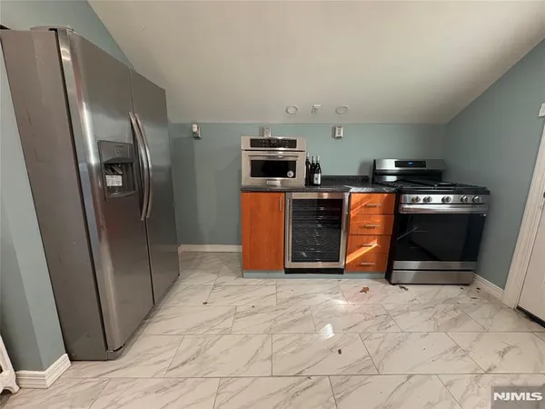 $1,850 | 282 Harding Avenue, Unit 2, Teaneck, NJ 07666