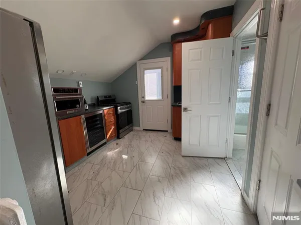 $1,850 | 282 Harding Avenue, Unit 2, Teaneck, NJ 07666