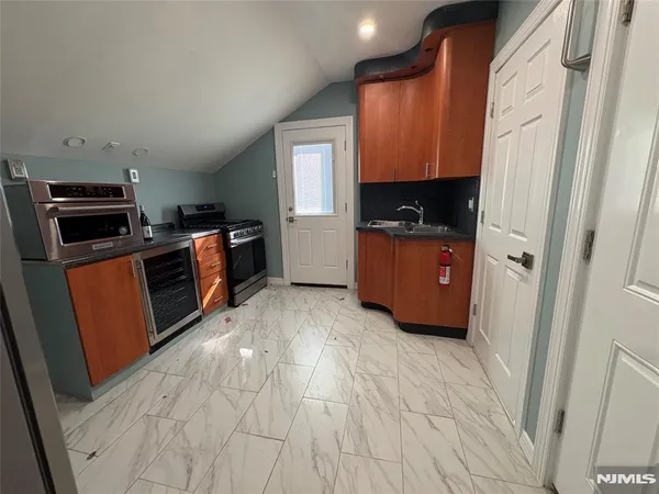 $1,850 | 282 Harding Avenue, Unit 2, Teaneck, NJ 07666