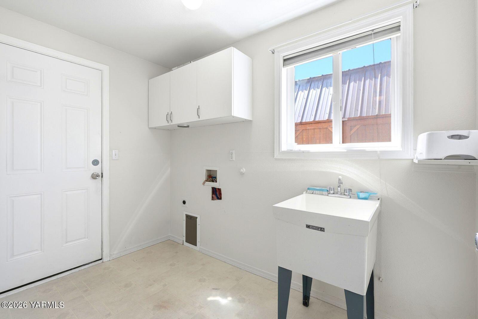 511 Millenium Avenue Moxee, WA 98936 - Photo 18 of 39 Laundry Room