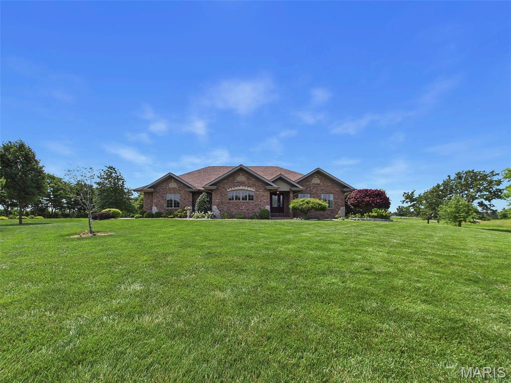 1751 Elizabeth Road Staunton, IL 62088 - Photo 4 of 67