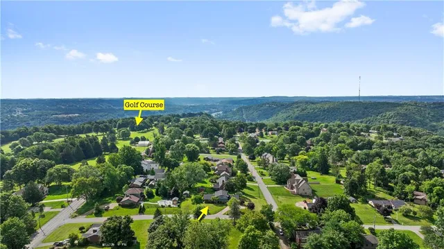 a view of a back yard