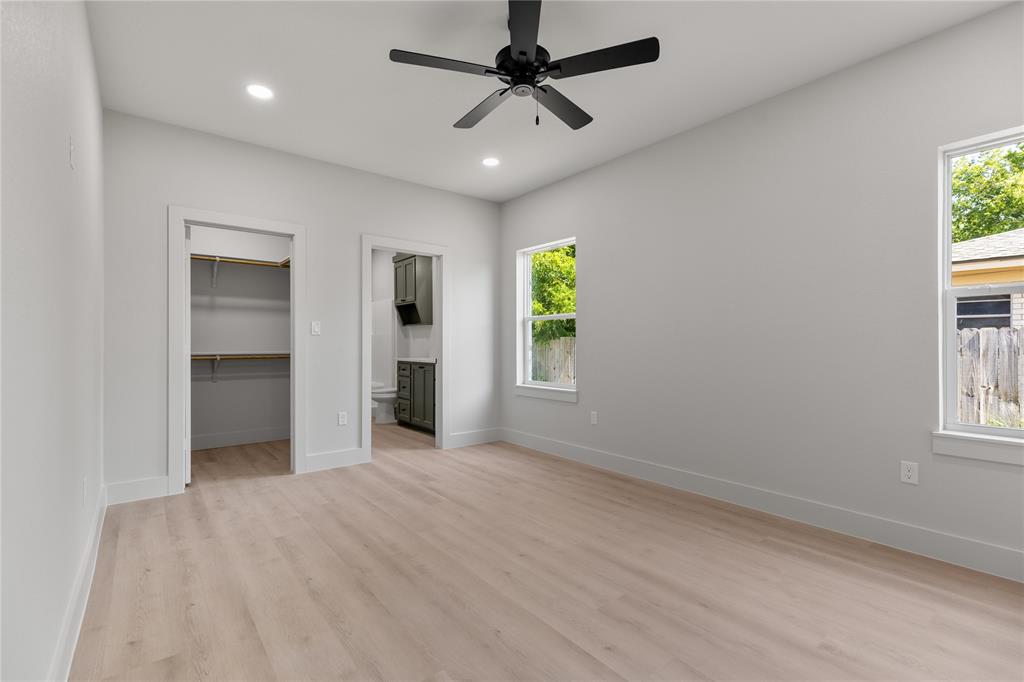 100 Arthur Avenue McGregor, TX 76657 - Photo 10 of 17 Unfurnished bedroom with light wood-style flooring, ensuite bath, a walk in closet, recessed lighting, and a ceiling fan