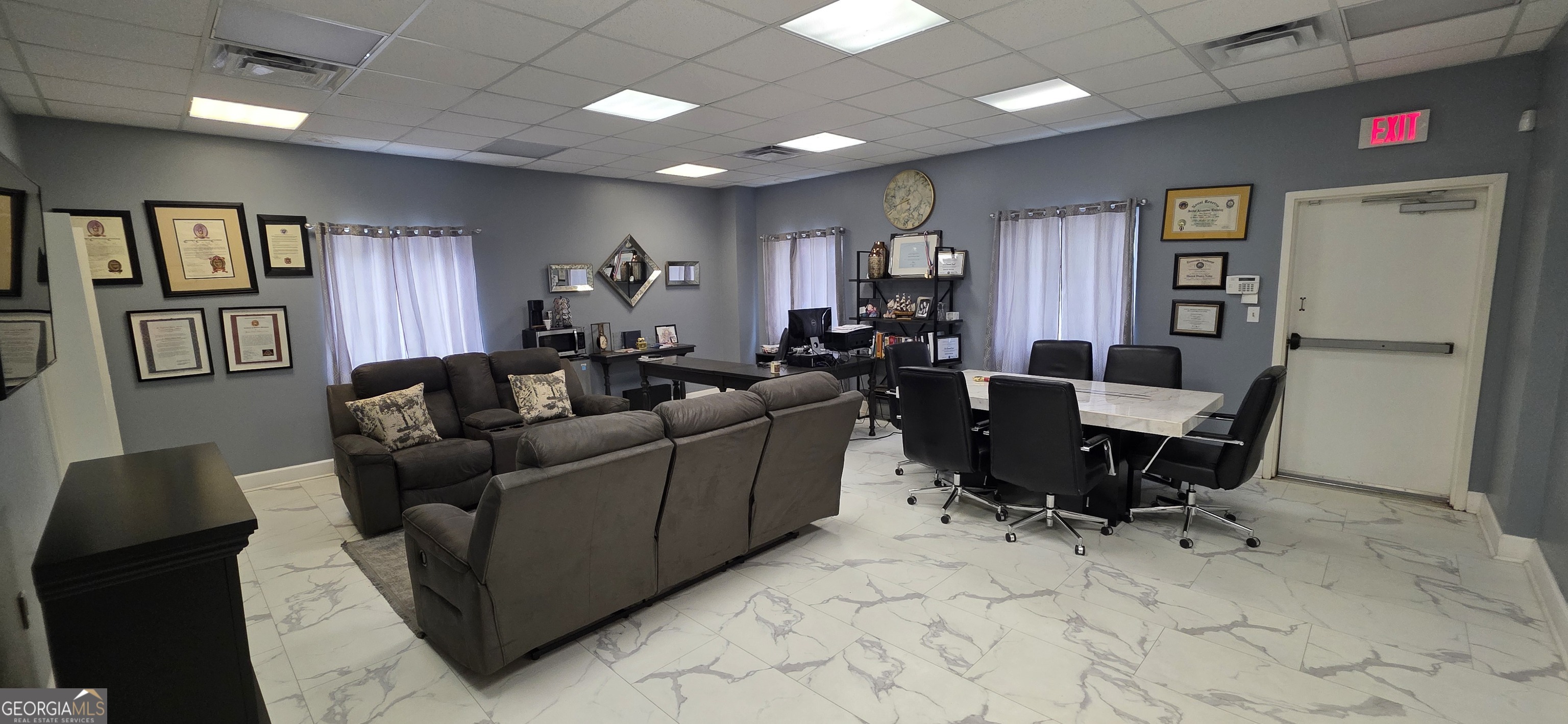 6270 Red Oak Road Atlanta, GA 30349 - Photo 25 of 43 a living room with furniture gym equipment and a window