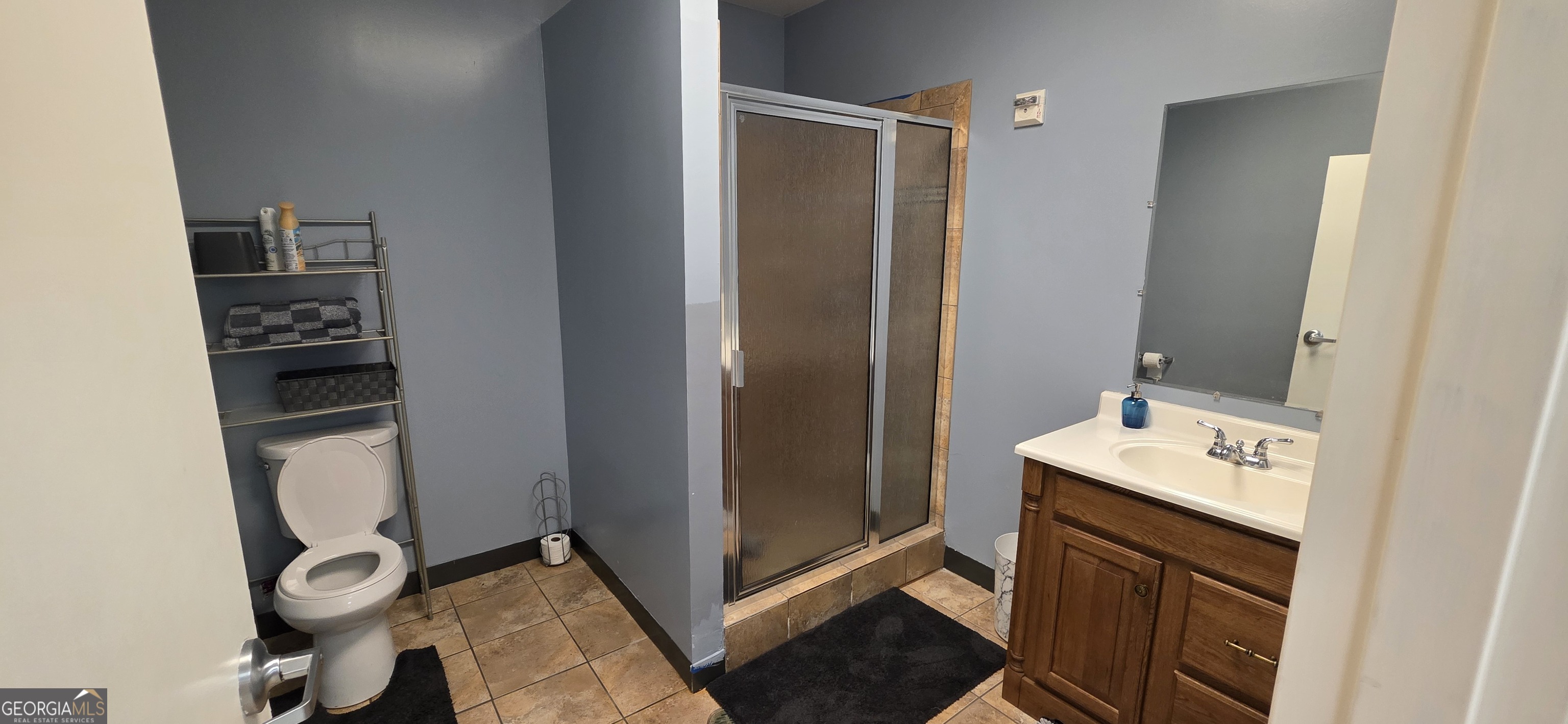 6270 Red Oak Road Atlanta, GA 30349 - Photo 26 of 43 a bathroom with a sink and mirror