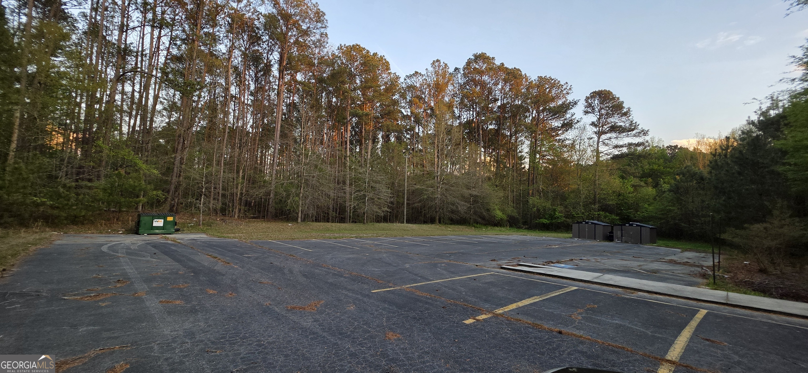 6270 Red Oak Road Atlanta, GA 30349 - Photo 39 of 43 a view of a basketball court