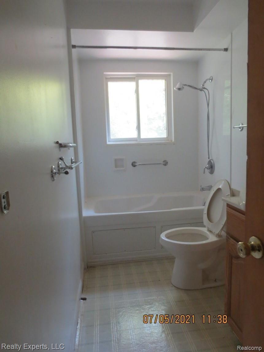 3636 Heiss Road Monroe, MI 48162 - Photo 9 of 22 IMG_9758.jpg
