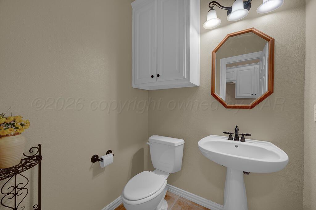 4805 Wesley Road Amarillo, TX 79119 - Photo 30 of 37 bathroom three