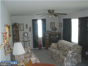 211 North Brownleaf Road Newark, DE 19713 - Photo 2 of 11 Living Room