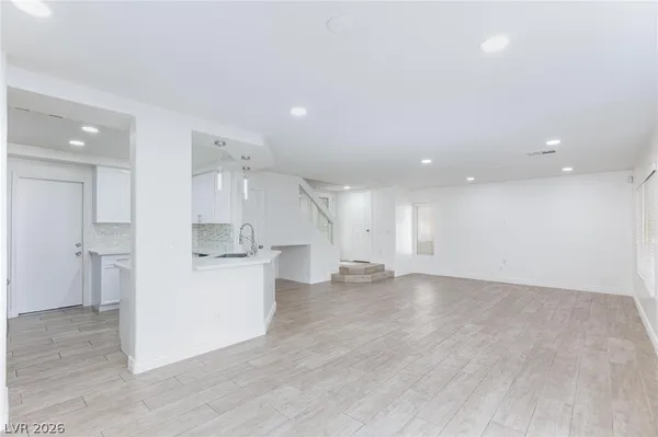 $2,700 | 8478 Prince Of Tides Court, Las Vegas, NV 89113