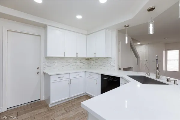 $2,700 | 8478 Prince Of Tides Court, Las Vegas, NV 89113