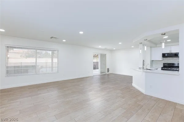$2,700 | 8478 Prince Of Tides Court, Las Vegas, NV 89113
