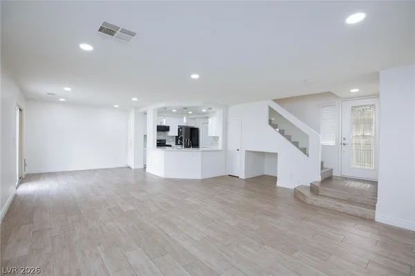 $2,700 | 8478 Prince Of Tides Court, Las Vegas, NV 89113