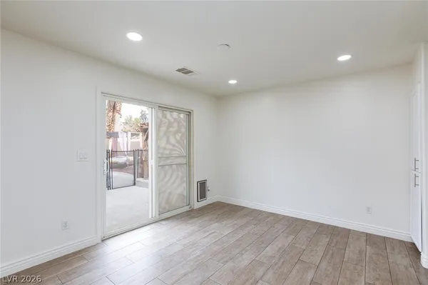 $2,700 | 8478 Prince Of Tides Court, Las Vegas, NV 89113