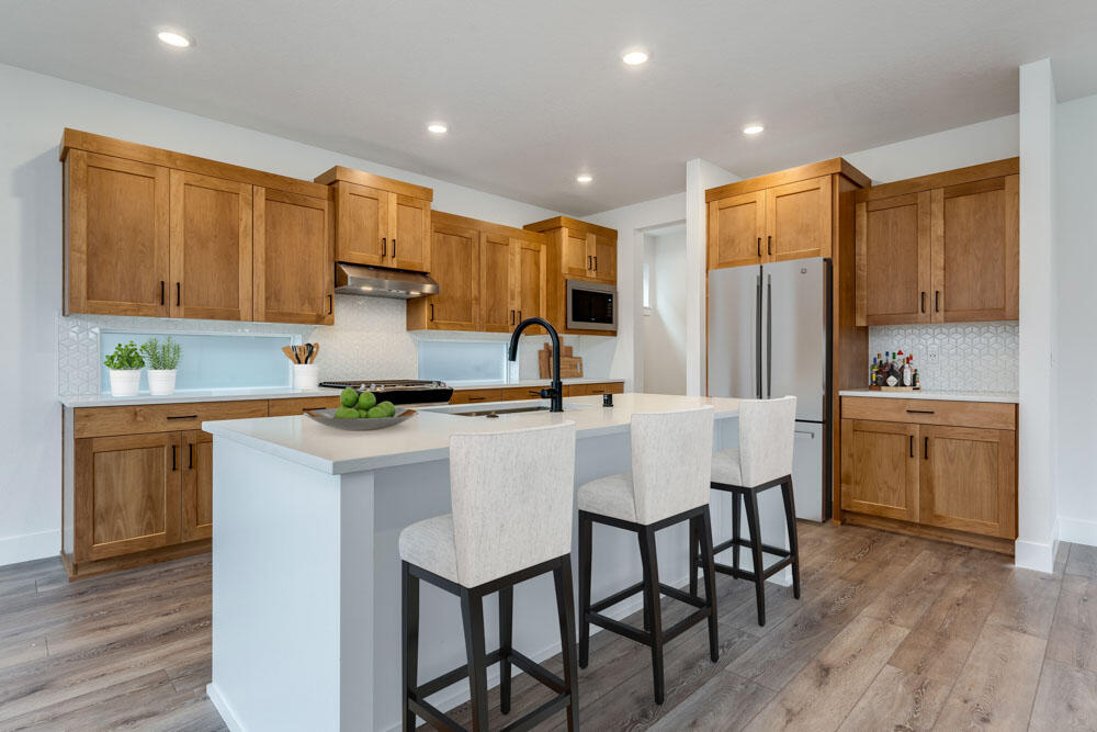 3907 Northeast Oakside Loop Bend, OR 97701 - Photo 4 of 23 Kitchen - This is virtually staged and colors may vary.