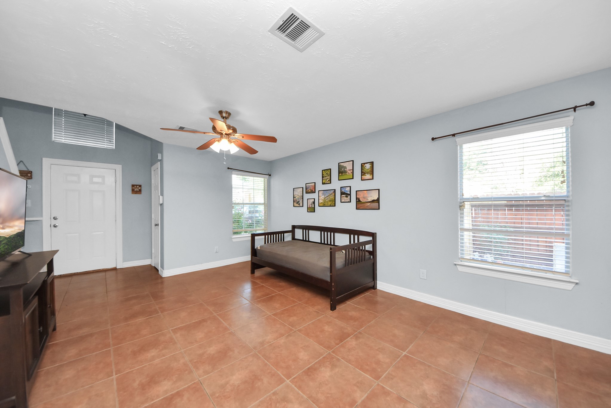 201 South Native Lane Houston, TX 77022 - Photo 7 of 34