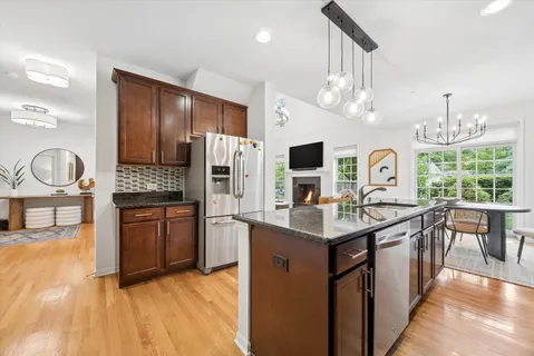 $799,999 | 1047 Hickory Drive, Western Springs, IL 60558