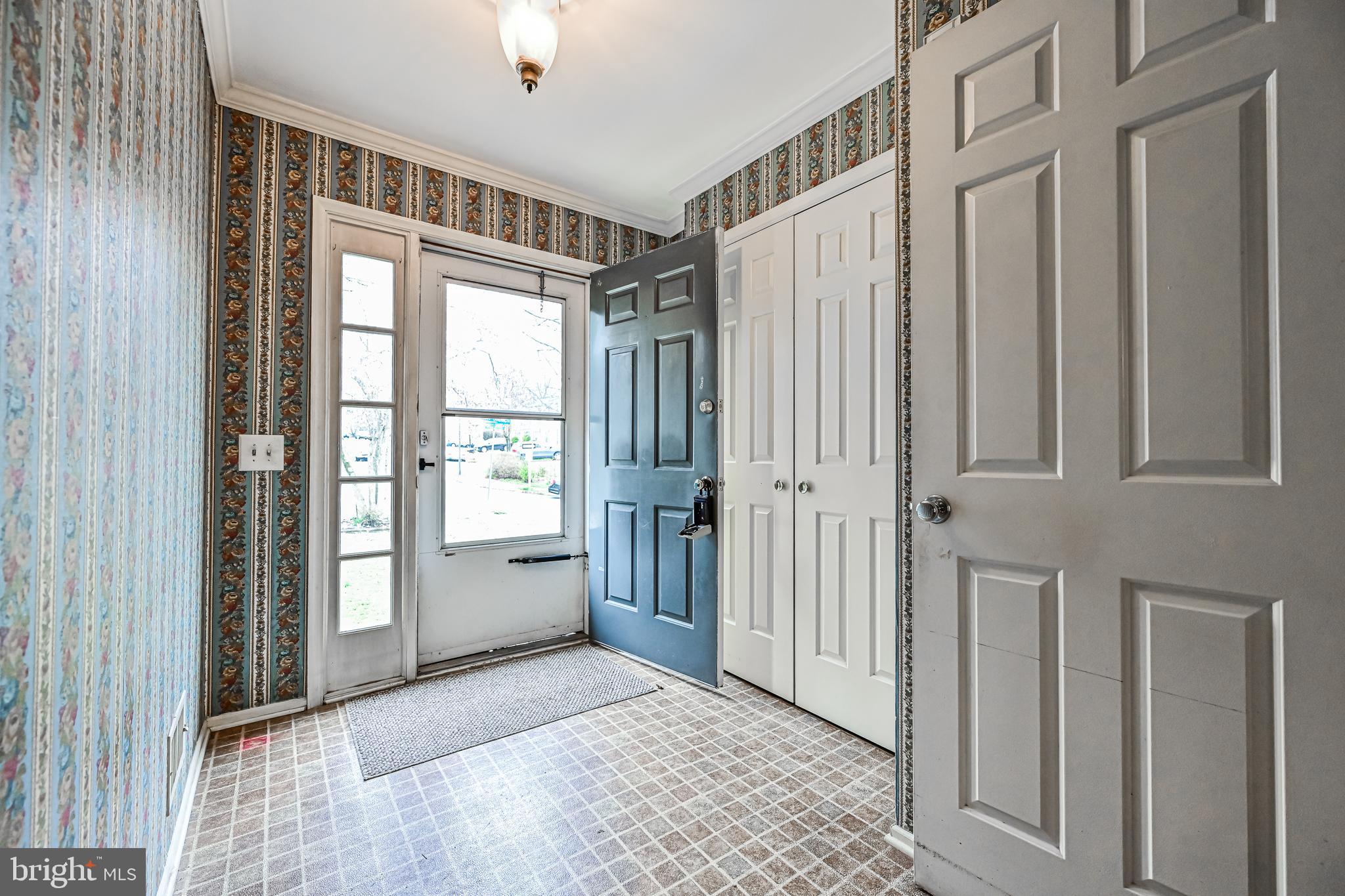 5934 Powell's Landing Road Burke, VA 22015 - Photo 3 of 12 Gallery Image 3