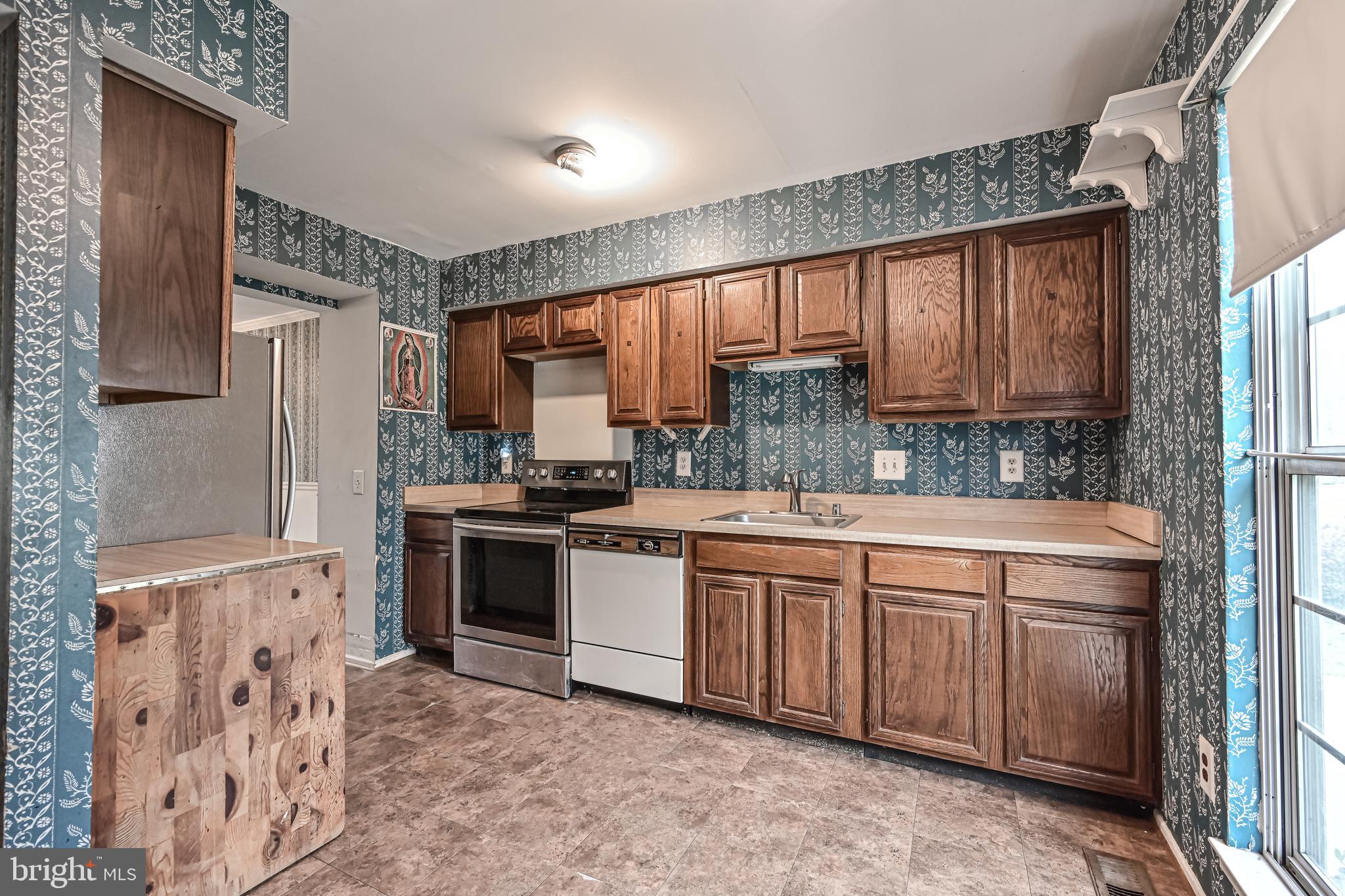 5934 Powell's Landing Road Burke, VA 22015 - Photo 4 of 12 Gallery Image 4