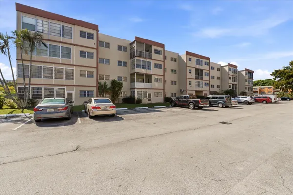 $1,550 | 4044 Northwest 19th Street, Unit 303, Lauderhill, FL 33313