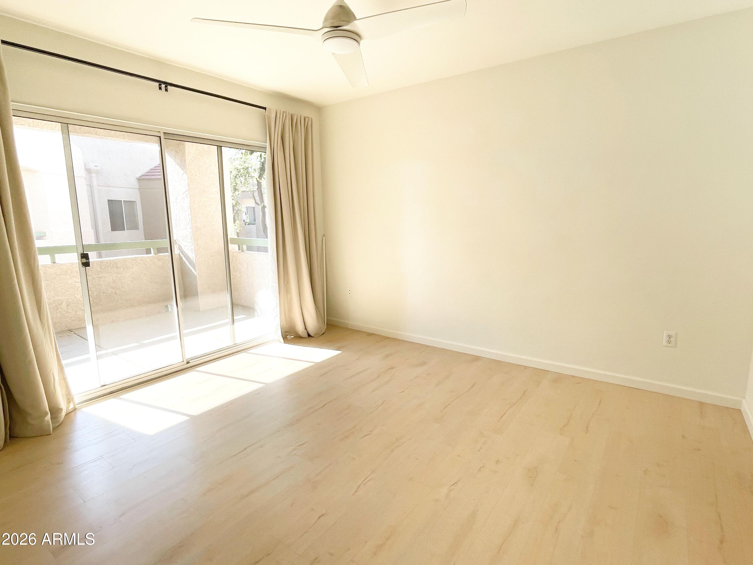 1295 North Ash Street, Unit 828 Gilbert, AZ 85233 - Photo 10 of 24 en empty room with windows