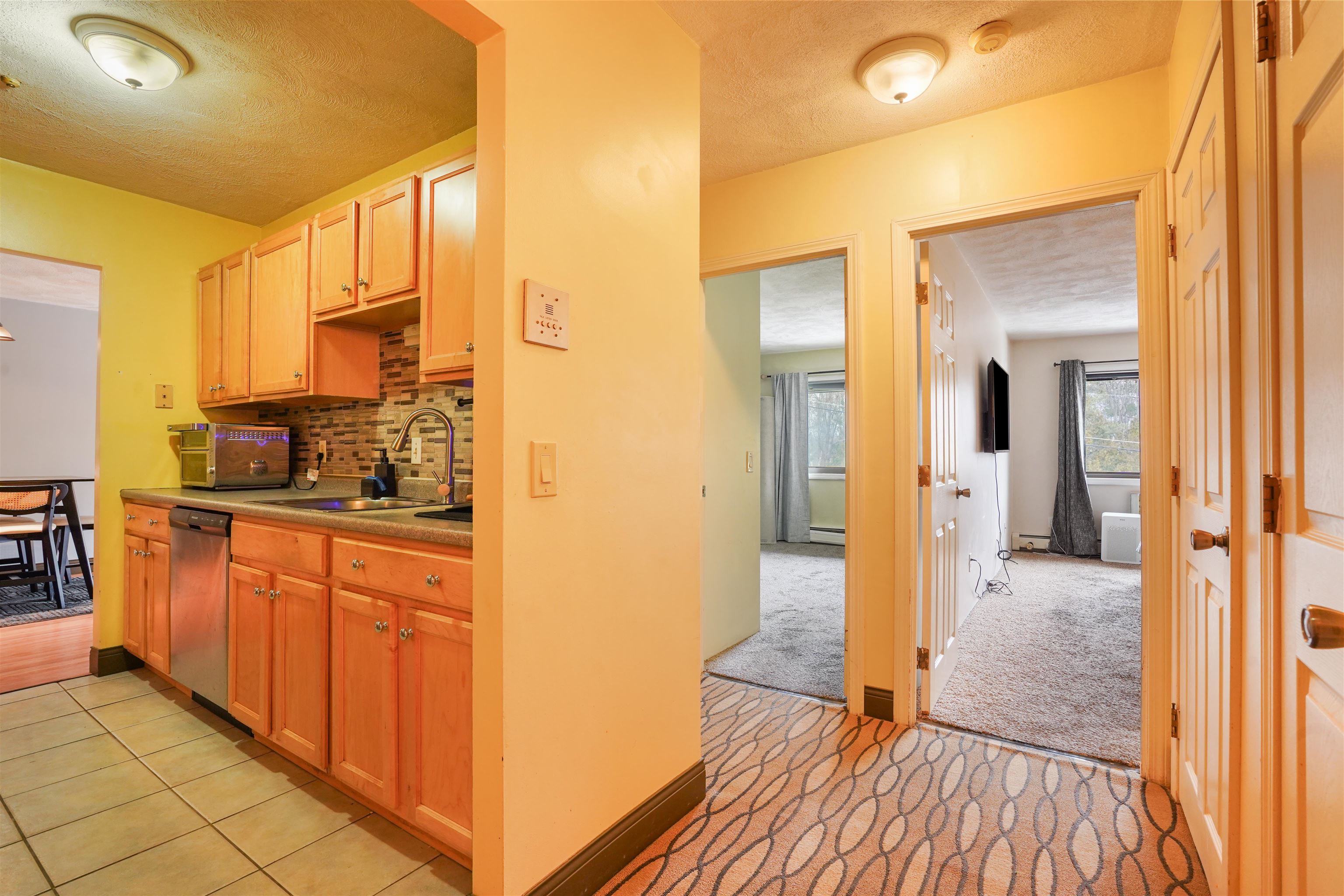 11 Strawberry Bank Road, Unit 17 Nashua, NH 03062 - Photo 6 of 17