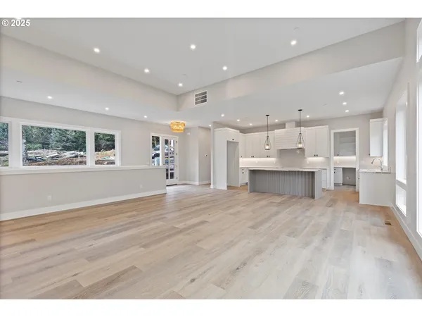 $1,725,000 | 740 Monica Court, Cannon Beach, OR 97110