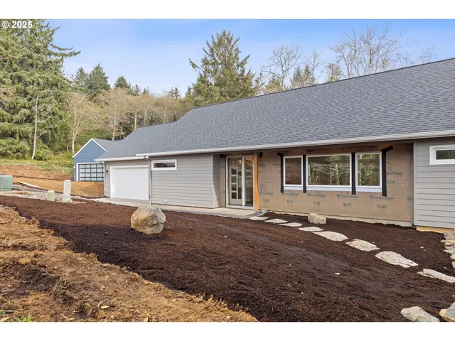 a view of a house with a backyard