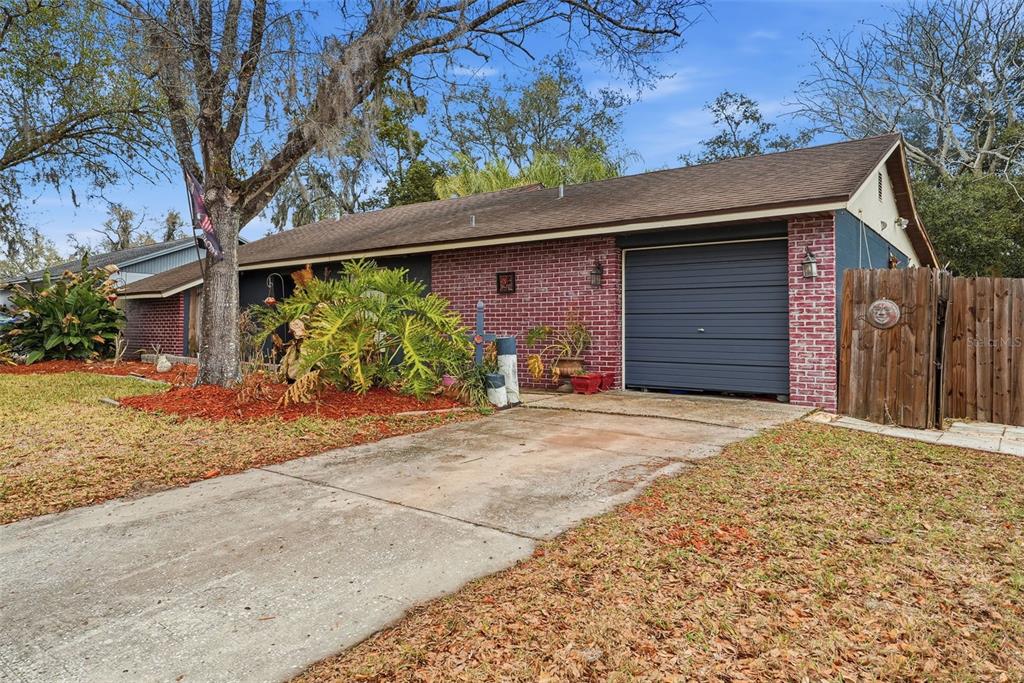 17603 Cranbrook Drive Lutz, FL 33549 - Photo 3 of 26
